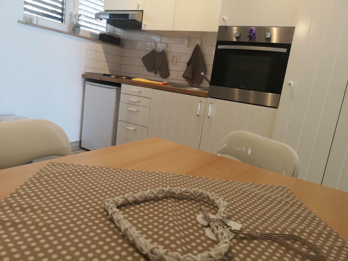 Apartment Kod Ujevica Baska Voda
