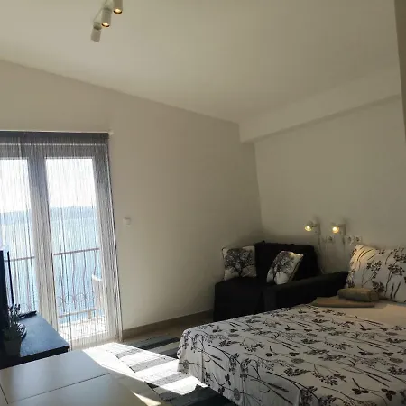 Apartman Studio Kod Ujevica Baska Voda Exterior photo